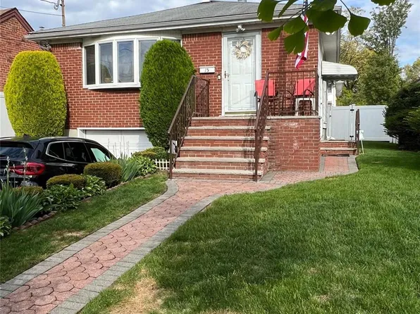 15 Nassau Court, Valley Stream, NY 11580