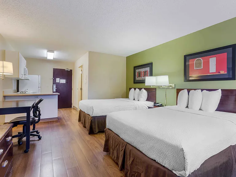 Studio Suite - 2 Full Beds