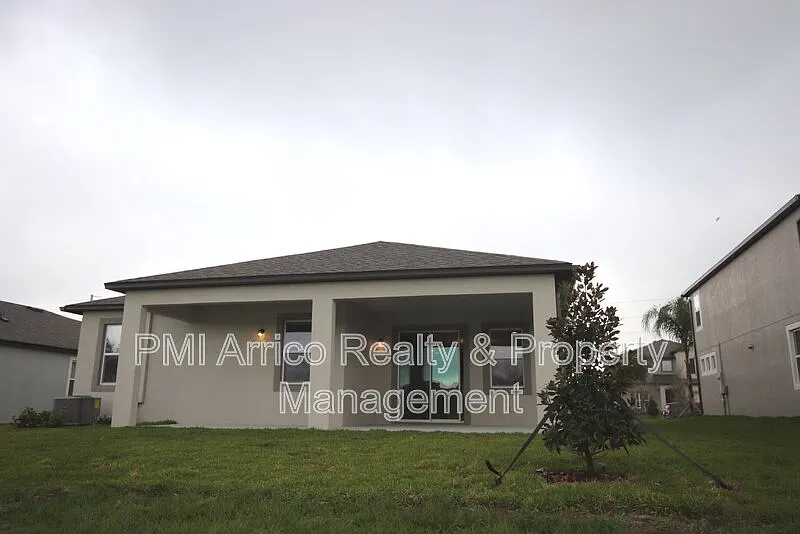 3 bed, 2.0 bath, 2095 sqft, $2,600 — Photo 4