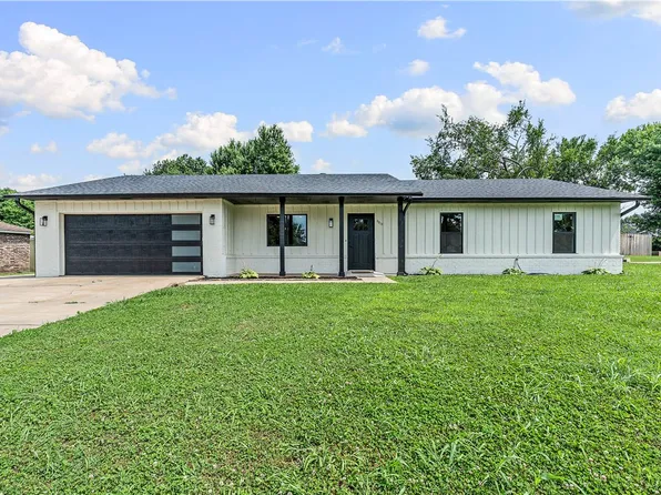 2913 Parkwood Dr, Rogers, AR 72756