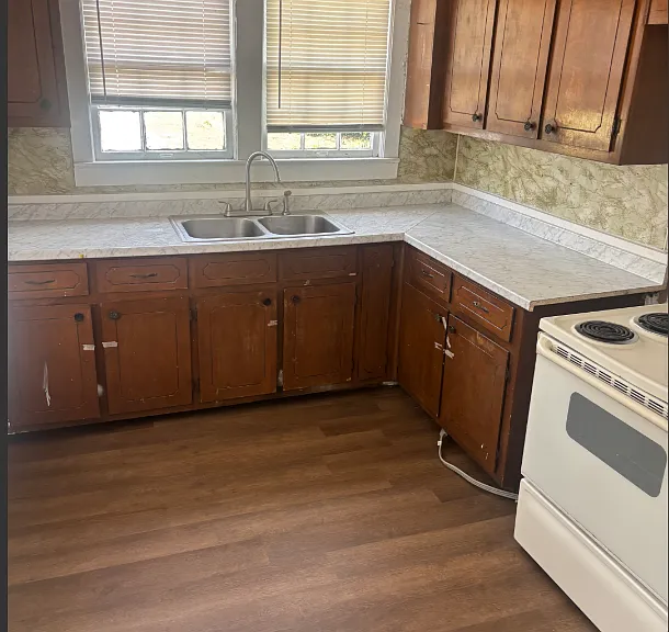 230 W Wood St — Photo 11