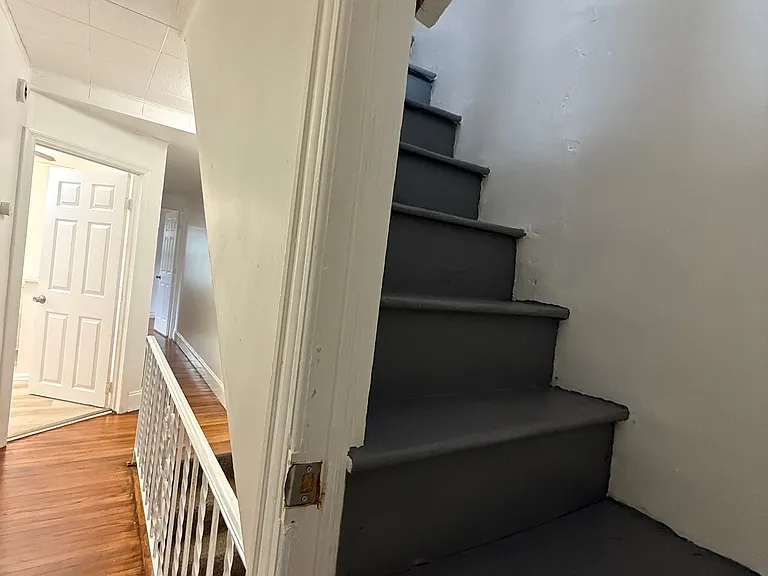 933 Beatty St — Photo 18