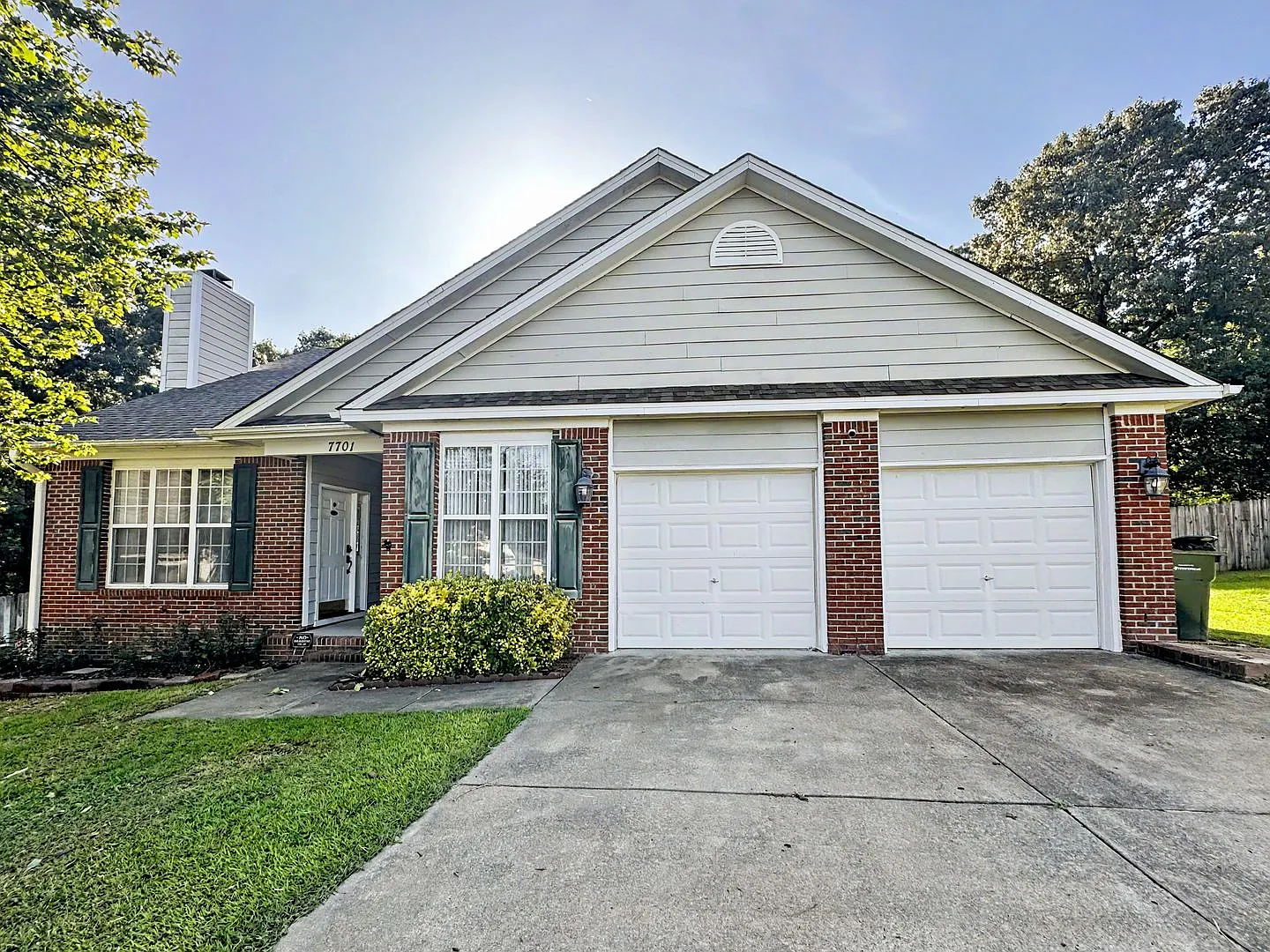 Spacious 4BR/3BA Home with Fenced Yard — Photo 2