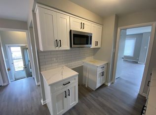 323 N Pleasant Dr, Glenwood, IL