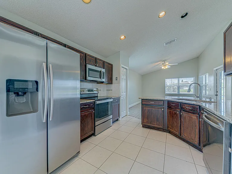 12549 Waterhaven Cir — Photo 23