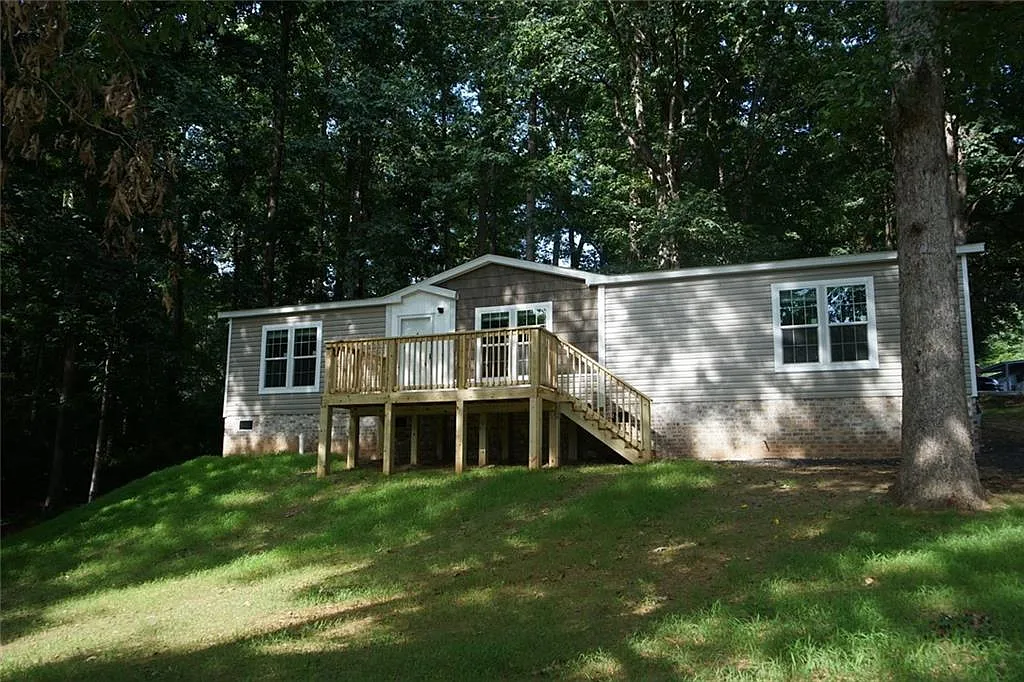 3 bed, 2.0 bath, 1456 sqft, $2,000 — Photo 3