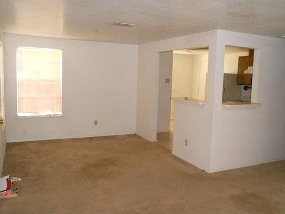 4th image of 3404 Meadow Oaks Dr