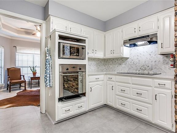 4th image of 3620 Bluegrass Dr