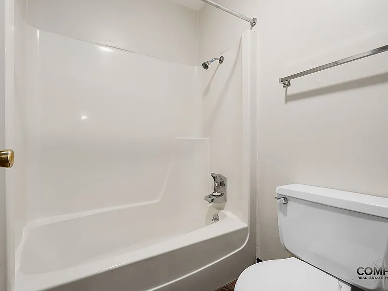 1237 S Dewey St — Photo 12
