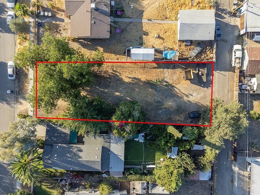 2nd image of 328 N D Street