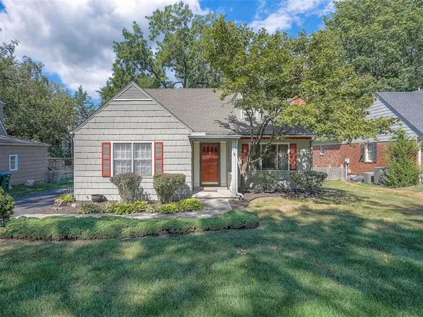 2806 W 49th Ter, Westwood, KS 66205