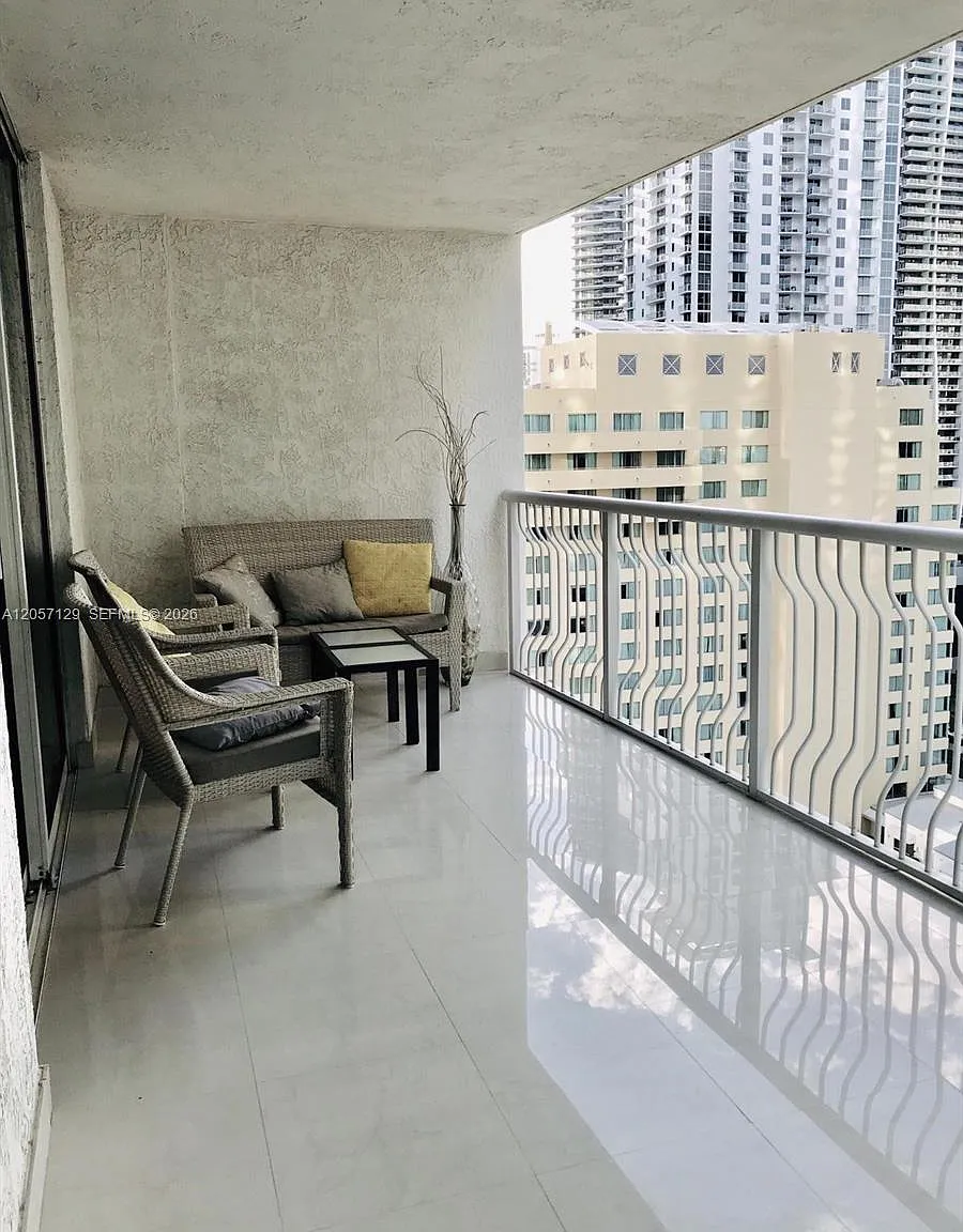 The Club At Brickell Bay — Photo 2