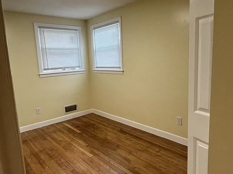 51 Winthrop Rd — Photo 4