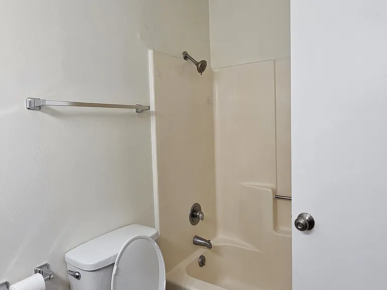 209 Cedar St #E2 — Photo 27