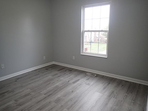 5th image of 1387 Meadowood Dr