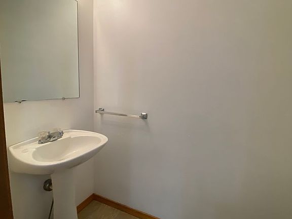 5th image of 505 S Sale St Unit 2-112