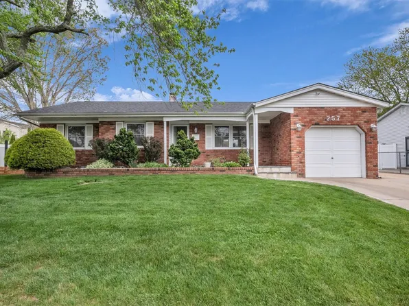 257 New Hampshire Avenue, Bay Shore, NY 11706
