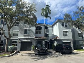 9625 NW 1st Ct, Hollywood, FL