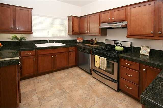 1st image of 867 Georgia St