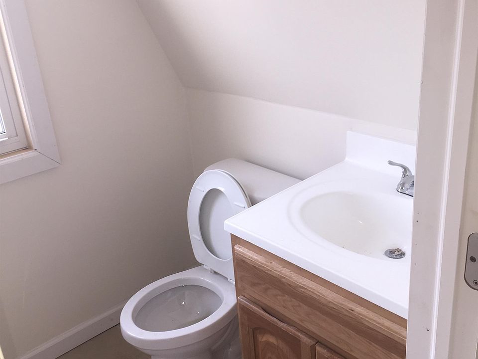 2nd image of 240 Ellis Ave #3