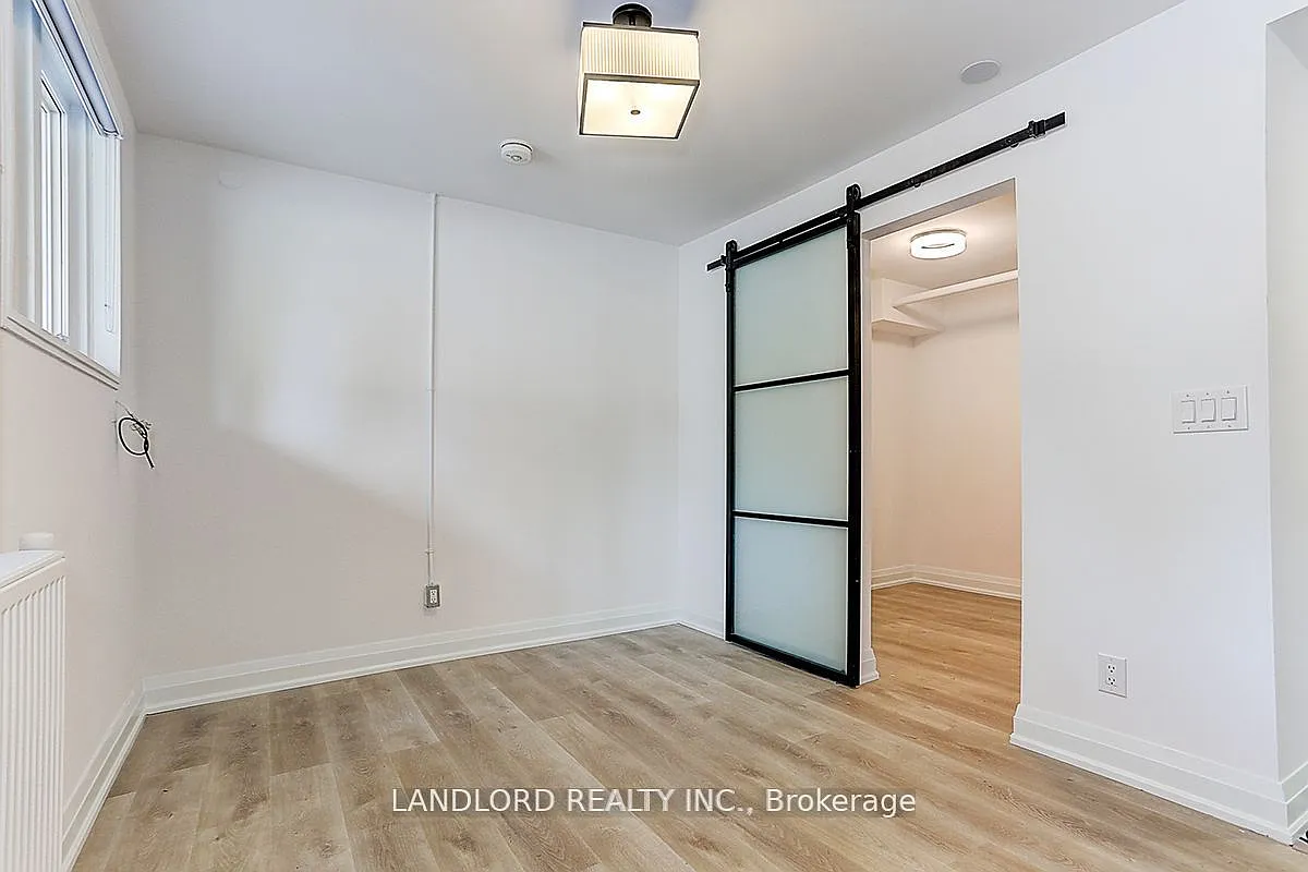 2520 Bloor St W - 23 — Photo 4