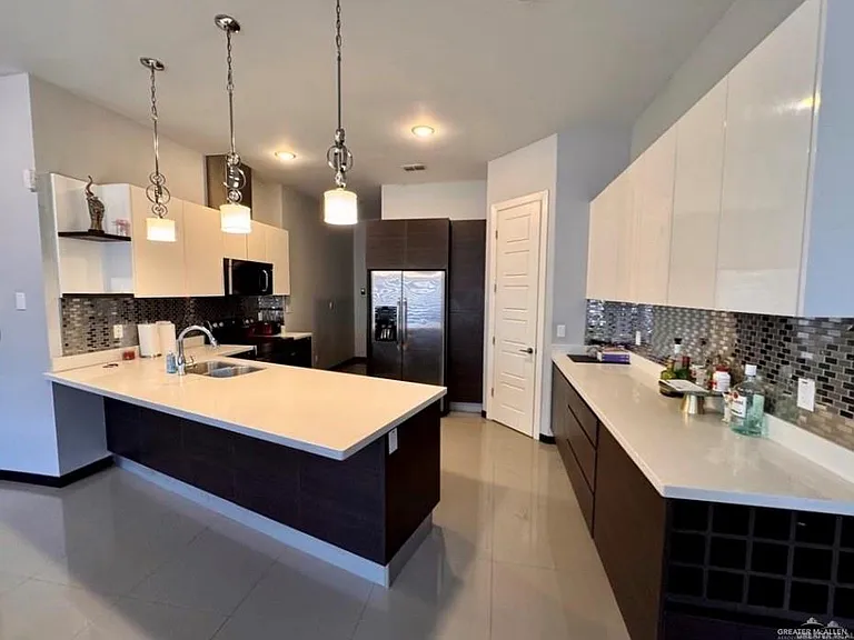 1316 E Balboa Ave — Photo 10