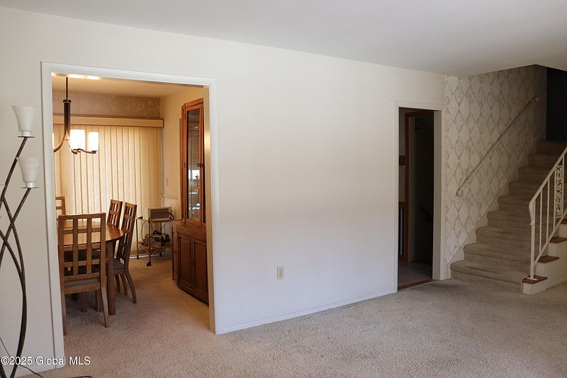 5th image of 6 Meadowbrook Lane
