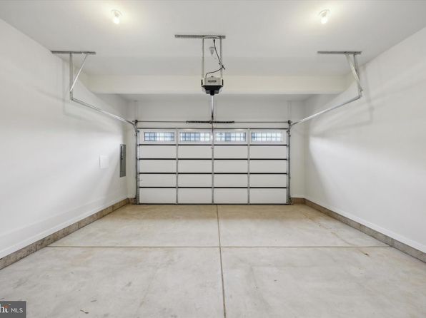 528 Fullerton Farm Ct, Warrington, PA