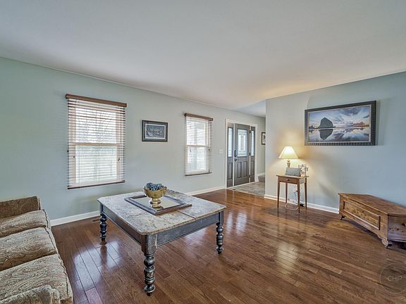 3rd image of 30W260 Huntington Dr