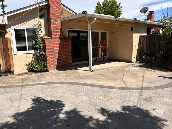 2nd image of 1495 Merry Ln