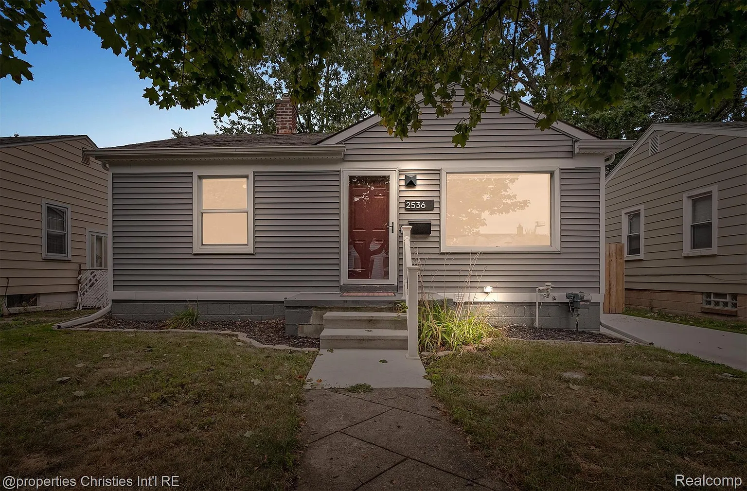 2536 McDowell St photo 1