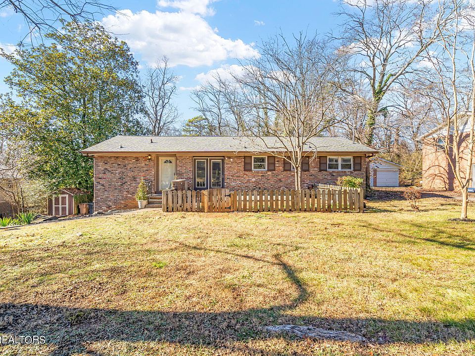 1st image of 1121 Park Hill Cir