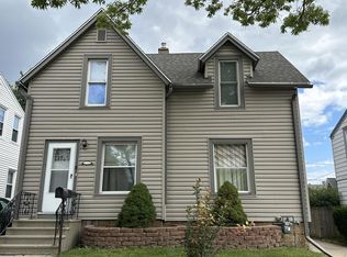 1518 S 90th St, West Allis, WI 53214
