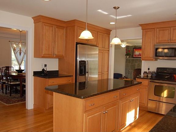Lots of Gorgeous, Custom Cabinetry!