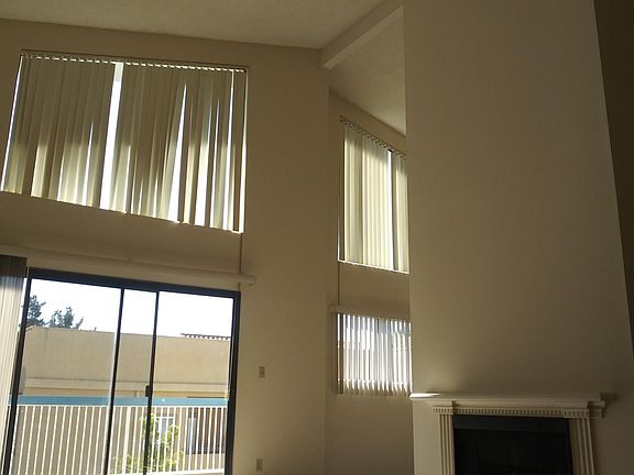 5th image of 12840 Moorpark St APT 311
