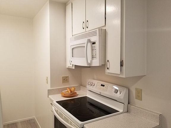2nd image of 613 2nd St Unit 3