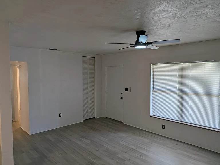 10981 Village Green Ave — Photo 34