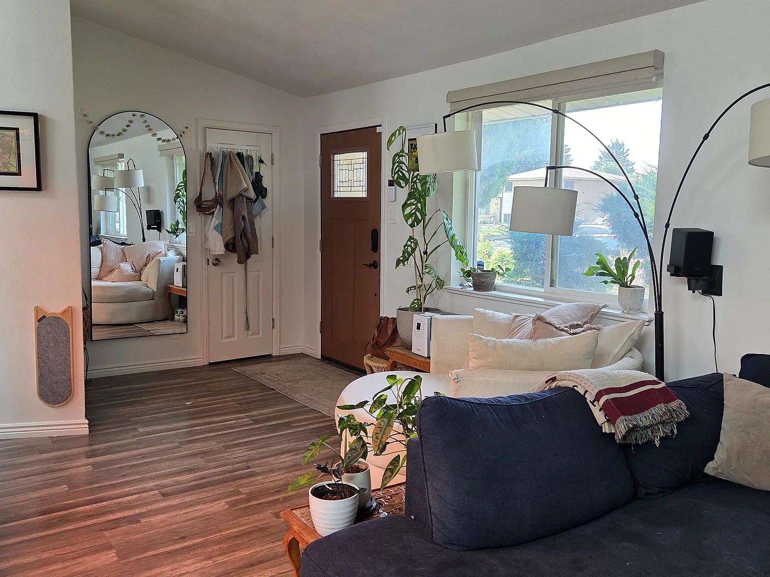 4 bed, 3.5 bath, 2020 sqft, $3,900 — Photo 3