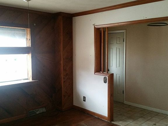2nd image of 4119 Hawthorne Dr