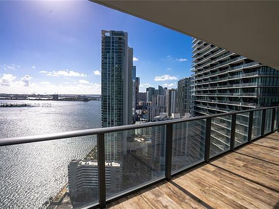 4th image of 650 NE 32nd St Unit 3306