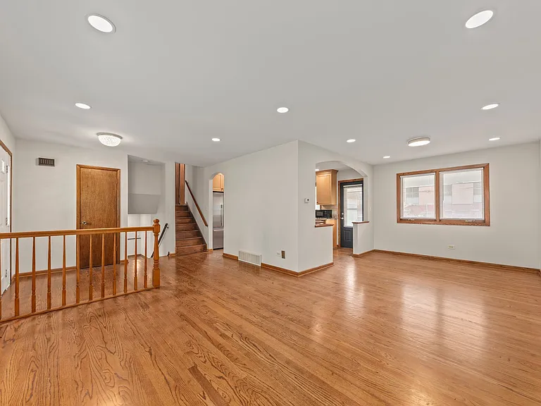 526 S 6th Ave — Photo 3