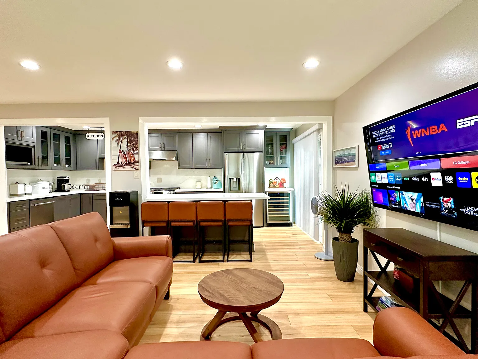 3 bed, 1100 sqft, $4,600 — Photo 1