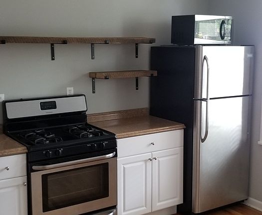 4th image of 1900 W Oakdale Ave #1R