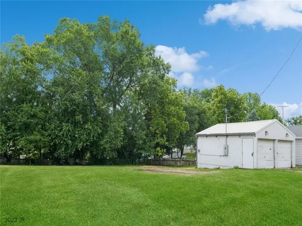 418 S Oak Park Ave, Colfax, IA 50054