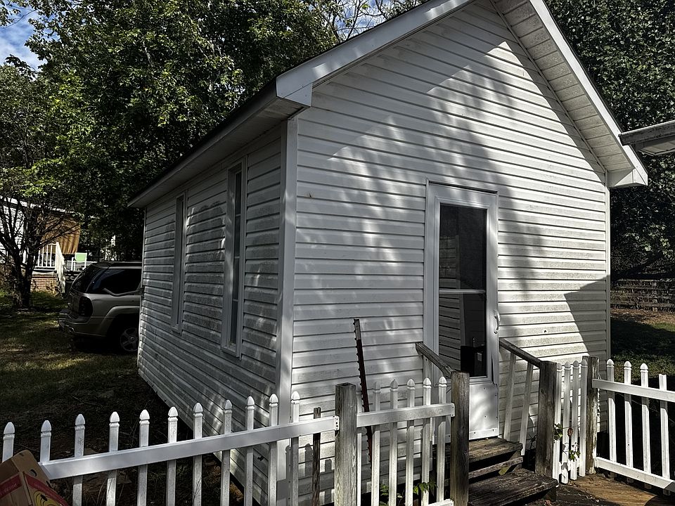 2nd image of 615 Adams Loop