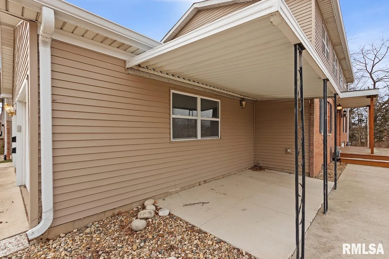 3 bed, 2.0 bath, 1320 sqft, $1,800 — Photo 3