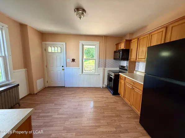 214 W Abbott St, Lansford, PA 18232