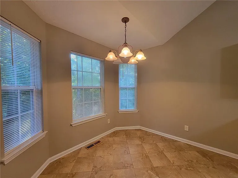 1325 Heatherton Rd — Photo 30
