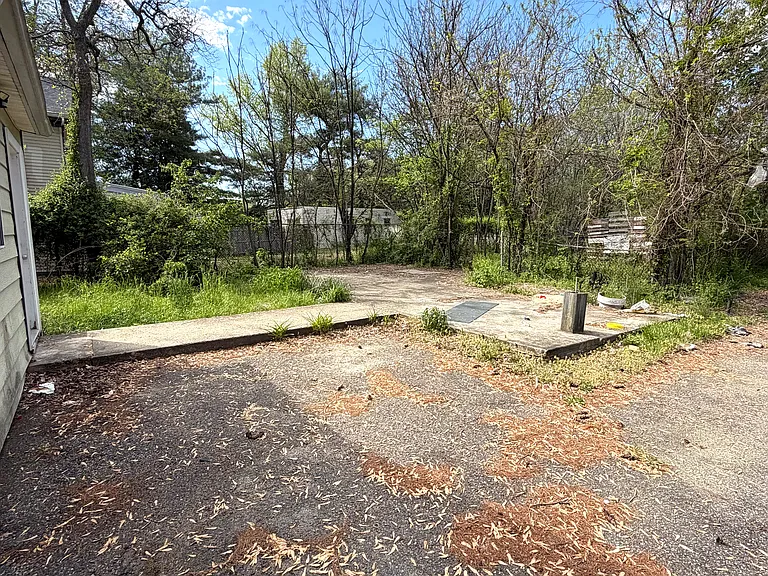 12 Brown Ave #B — Photo 11