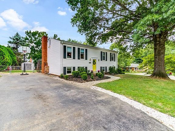 2nd image of 4605 Casper Dr NE